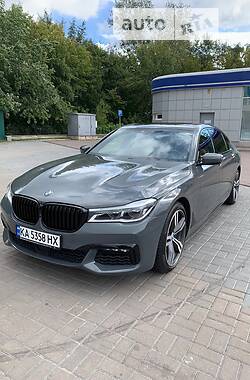 Седан BMW 750 2018 в Києві