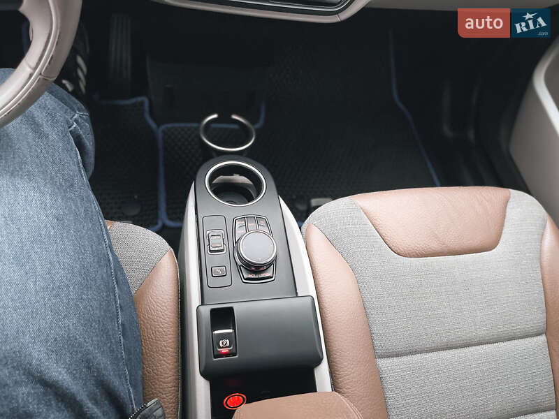 Хэтчбек BMW I3 2016 в Лапаевке