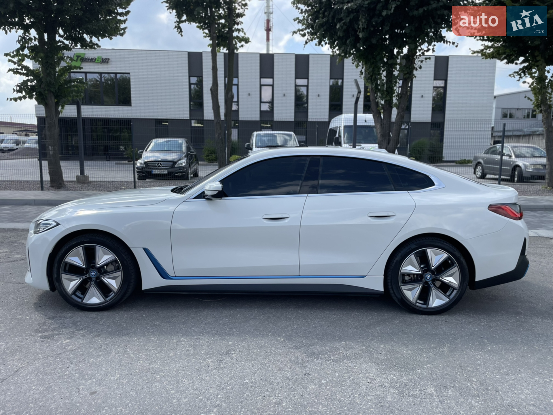 2023 BMW i4 - мініатюра 8
