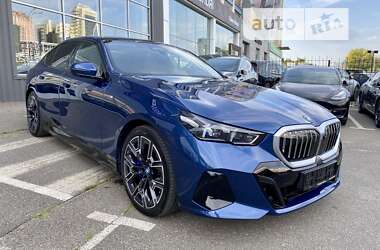 Седан BMW i5 2023 в Киеве