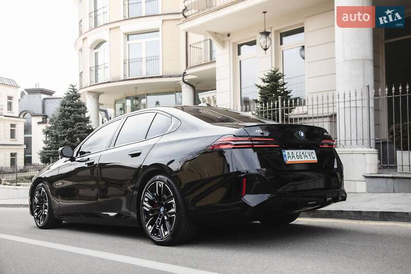 Седан BMW i5 2024 в Киеве