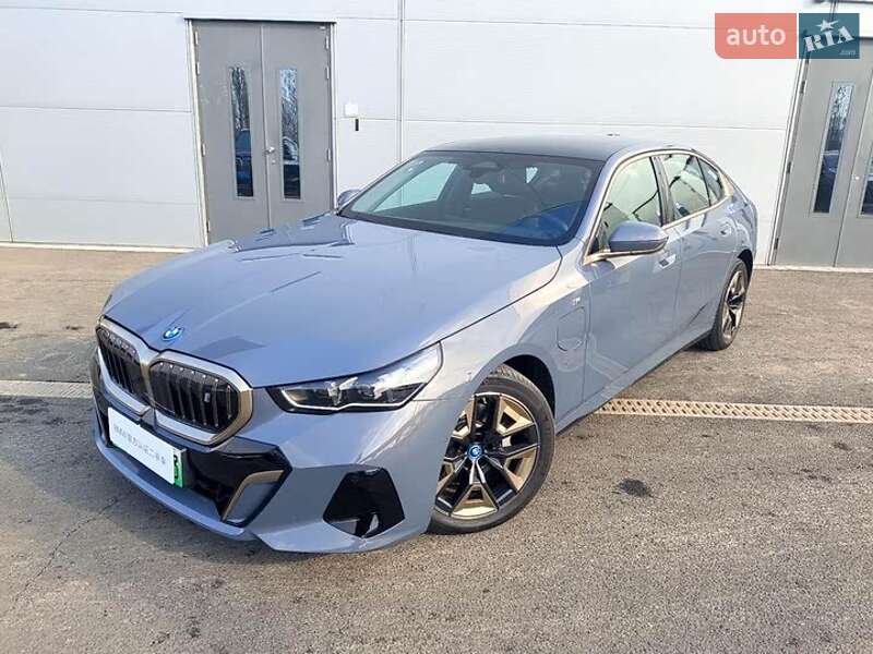 Седан BMW i5 2024 в 