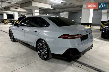 Седан BMW i5 2023 в 