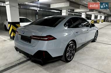 Седан BMW i5 2023 в 