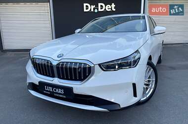 Седан BMW i5 2024 в 