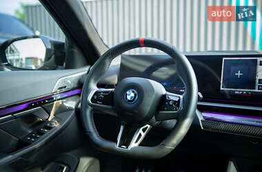 Седан BMW i5 2023 в 