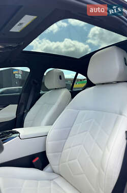 Седан BMW i5 2023 в  фото 12 Седан BMW i5 2023 в
