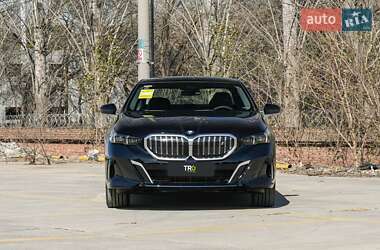 Седан BMW i5 2024 в 