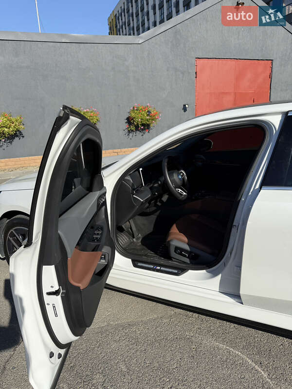 Седан BMW i5 2024 в Днепре