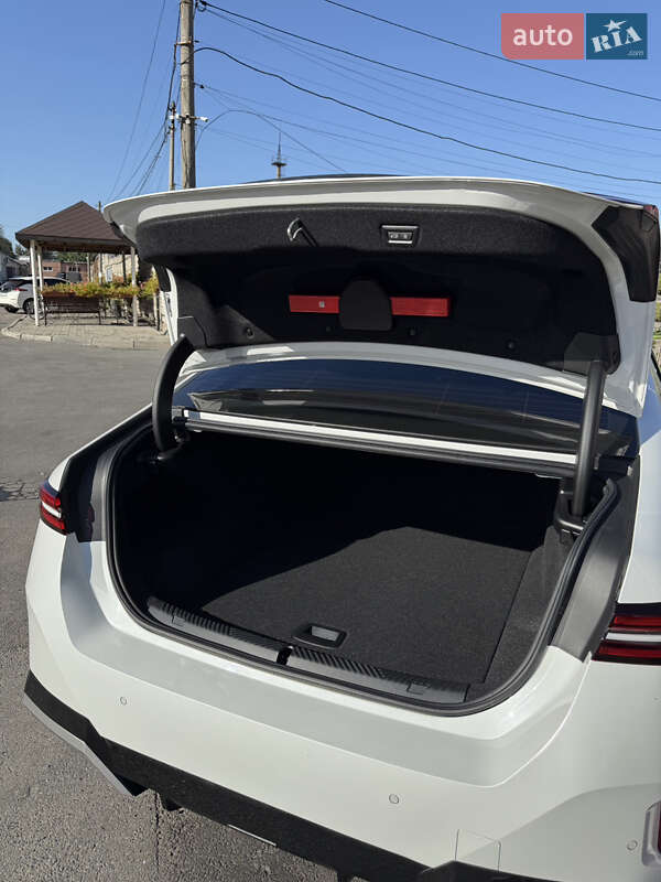 Седан BMW i5 2024 в Днепре