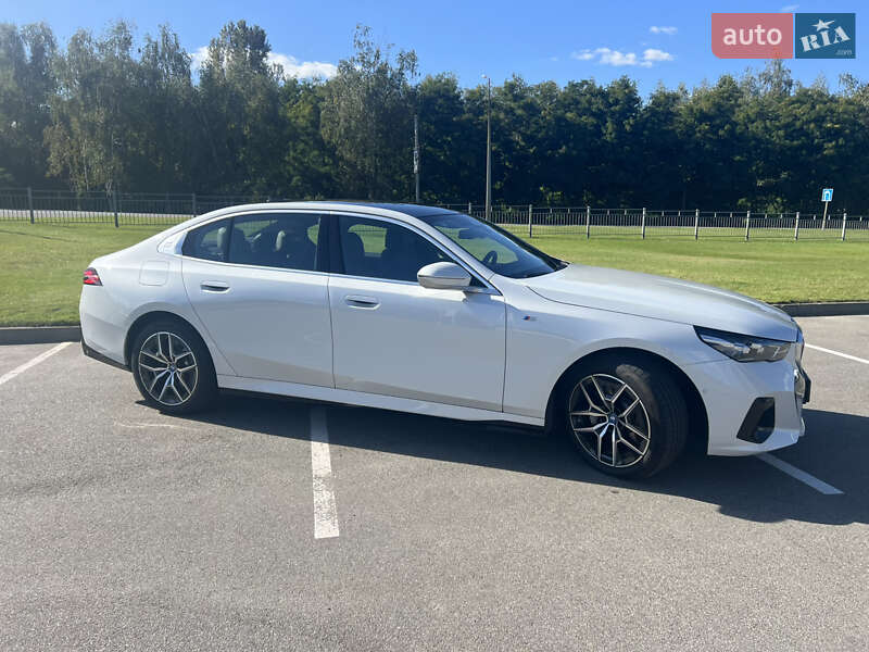 Седан BMW i5 2024 в Киеве