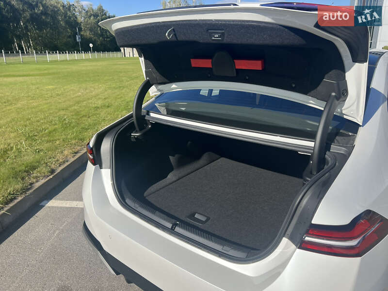 Седан BMW i5 2024 в Киеве