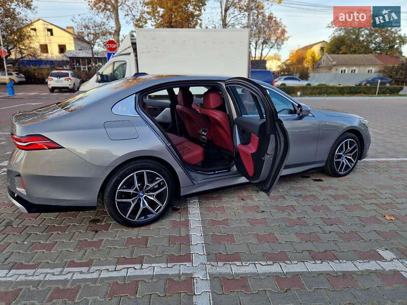 Седан BMW i5 2024 в Одессе