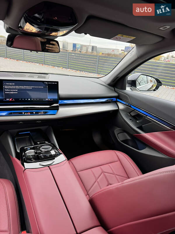 Седан BMW i5 2024 в Мукачевому
