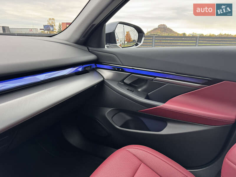 Седан BMW i5 2024 в Мукачевому