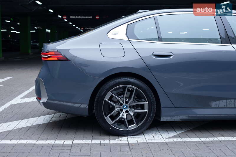 Седан BMW i5 2024 в Киеве