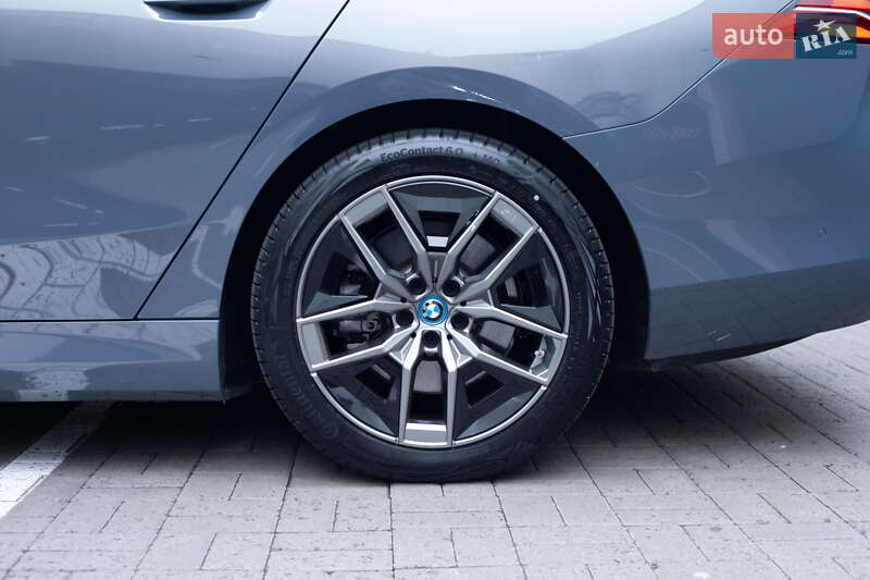 Седан BMW i5 2024 в Киеве