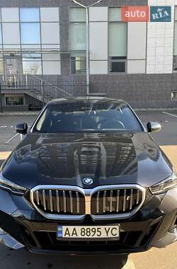 Седан BMW i5 2023 в Киеве