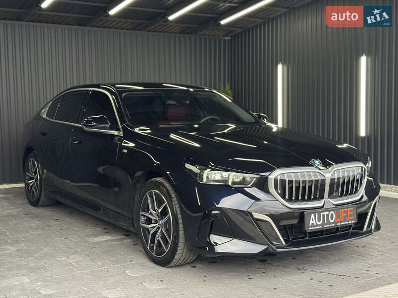 Седан BMW i5 2024 в Мукачево
