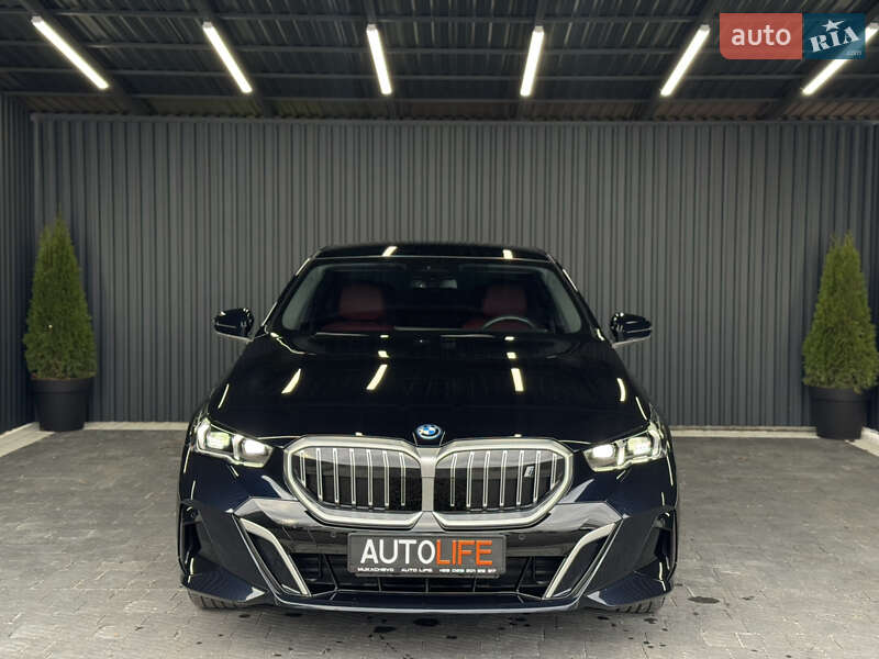 Седан BMW i5 2024 в Мукачево