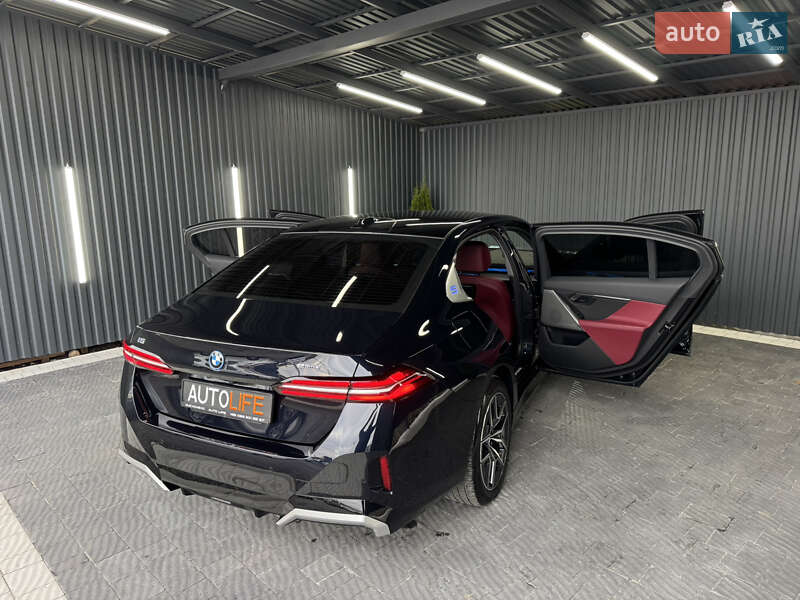 Седан BMW i5 2024 в Мукачево