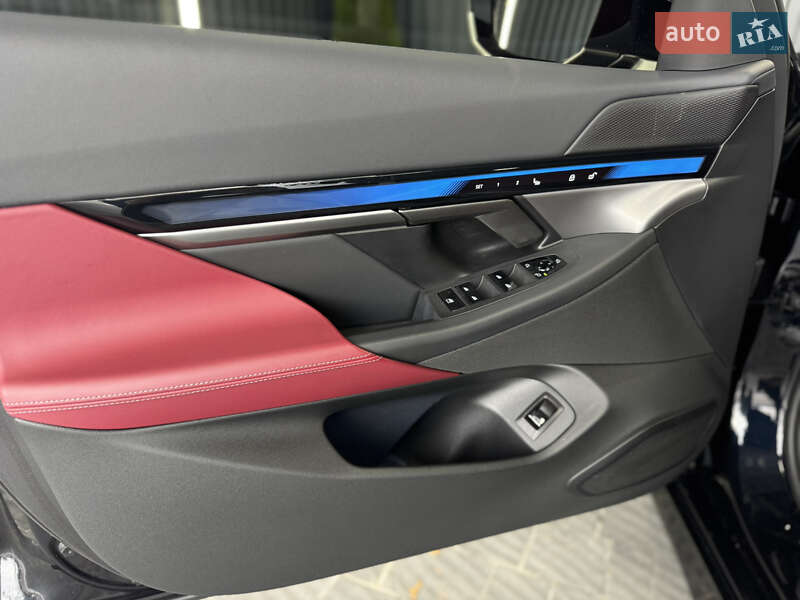 Седан BMW i5 2024 в Мукачево