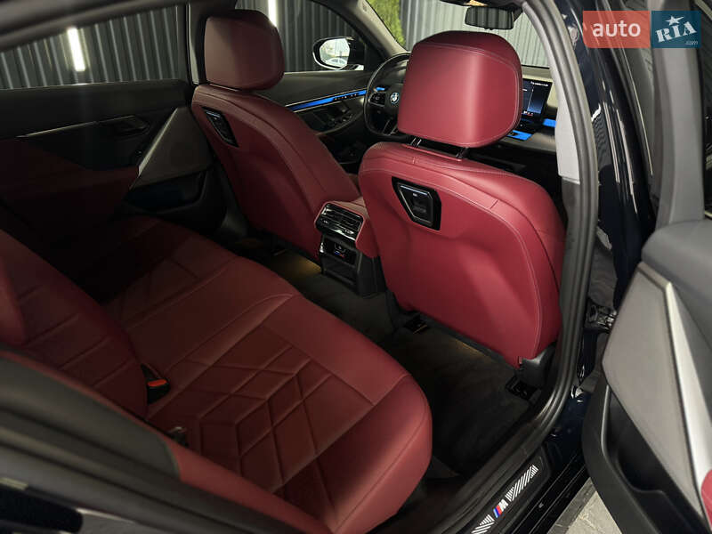 Седан BMW i5 2024 в Мукачево