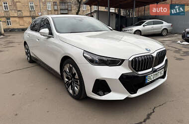 Седан BMW i5 2023 в Львове