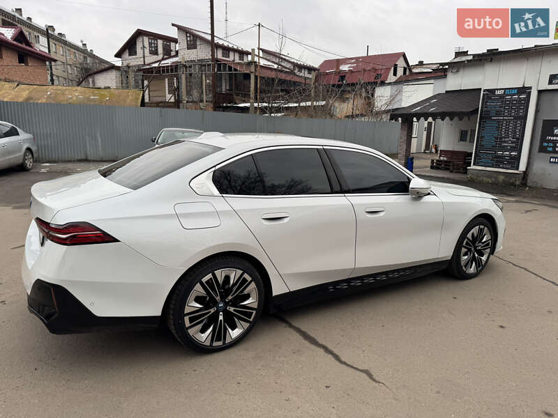 Седан BMW i5 2023 в Львове