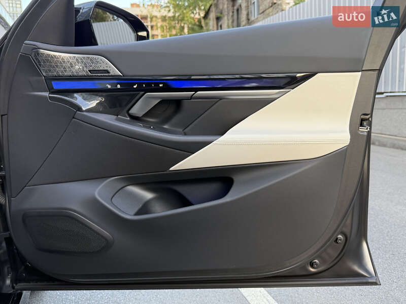 Седан BMW i5 2023 в Киеве