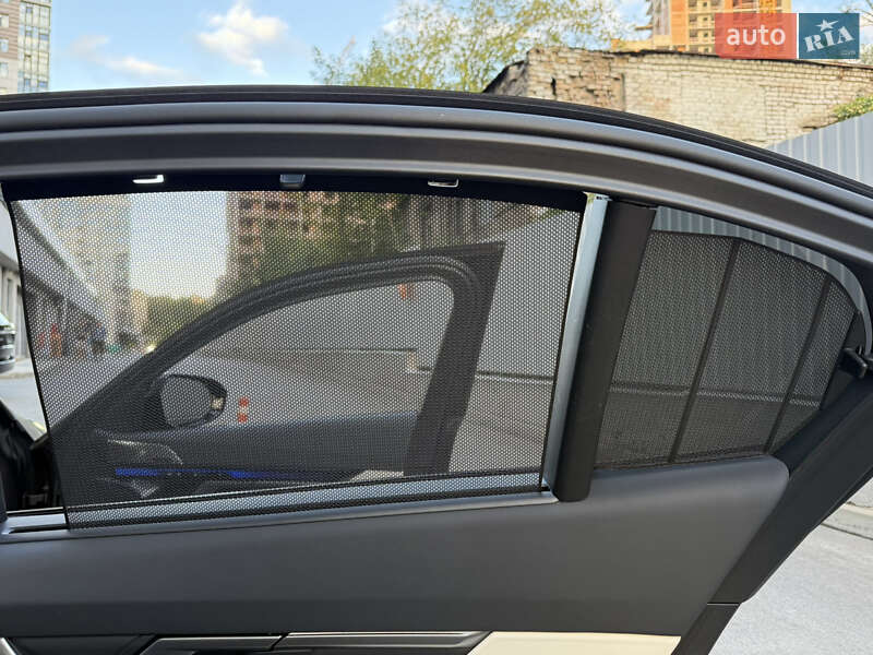 Седан BMW i5 2023 в Киеве