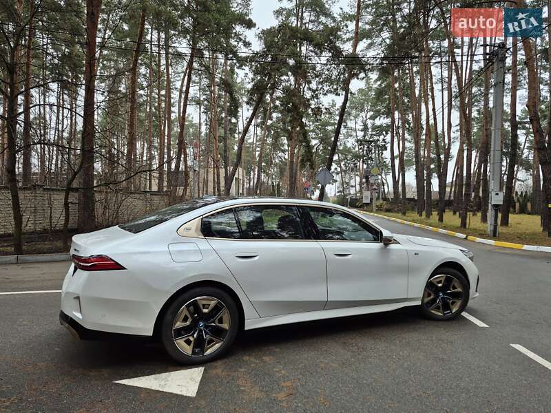 Седан BMW i5 2024 в Шевченково
