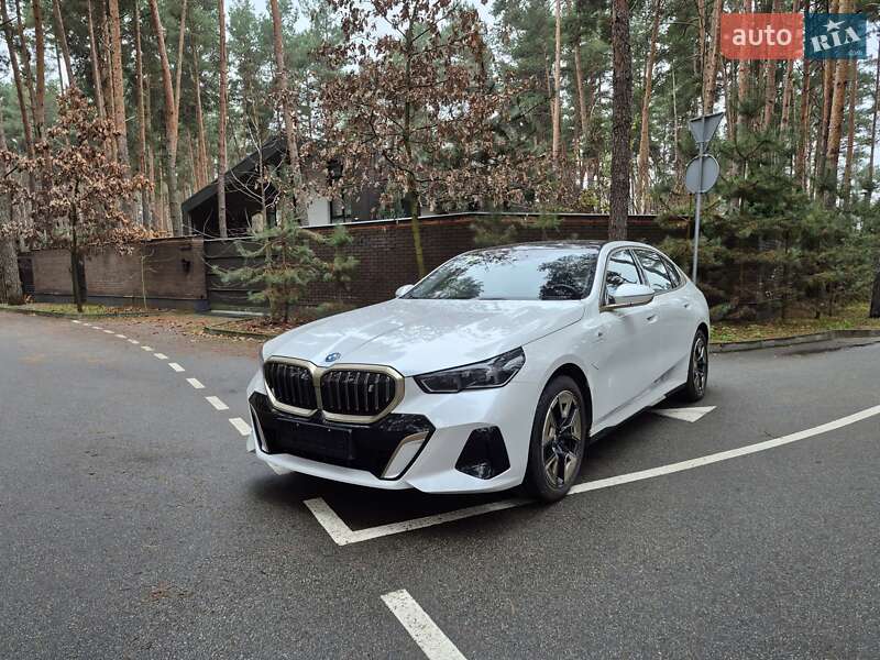 Седан BMW i5 2024 в Шевченково