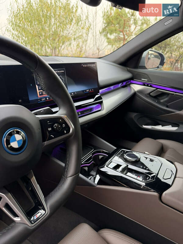 Седан BMW i5 2023 в Черновцах