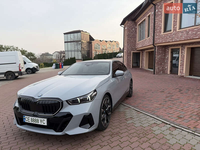 Седан BMW i5 2023 в Черновцах
