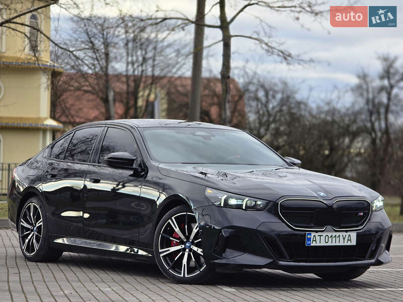 Седан BMW i5 2023 в Коломые