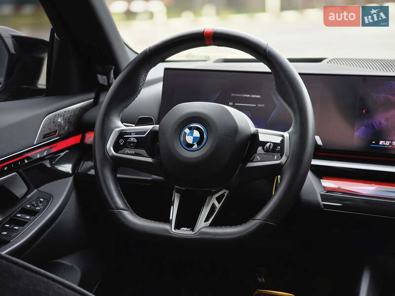 Седан BMW i5 2023 в Коломые
