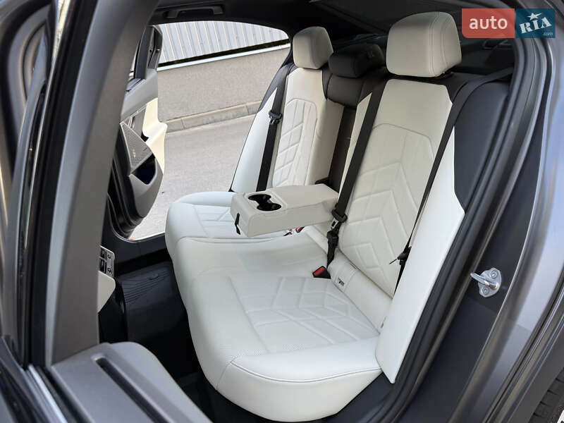 Седан BMW i5 2023 в Києві