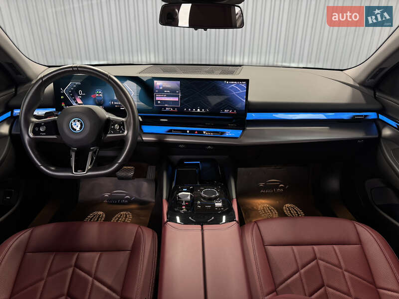 Седан BMW i5 2024 в Мукачево