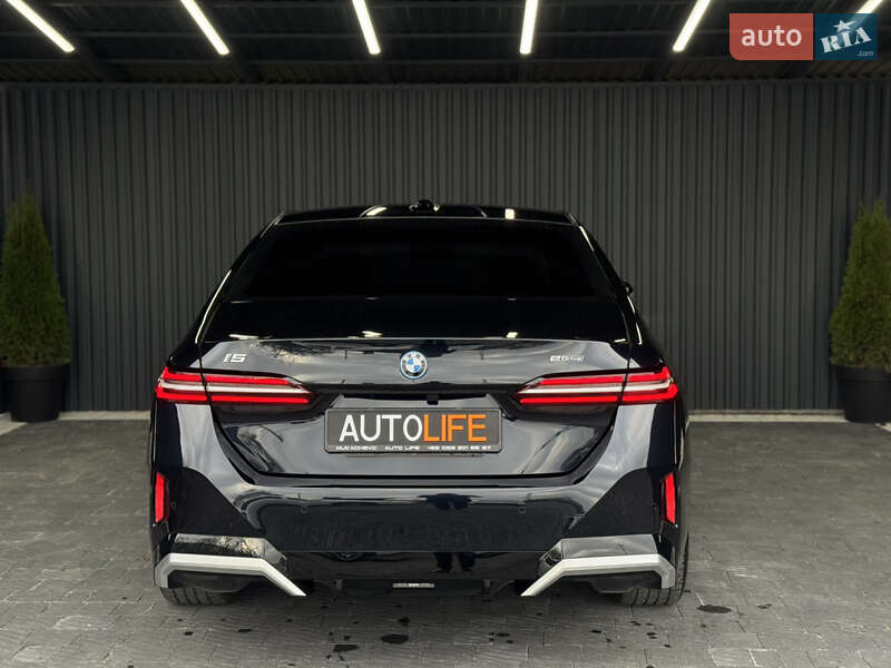 Седан BMW i5 2024 в Мукачево