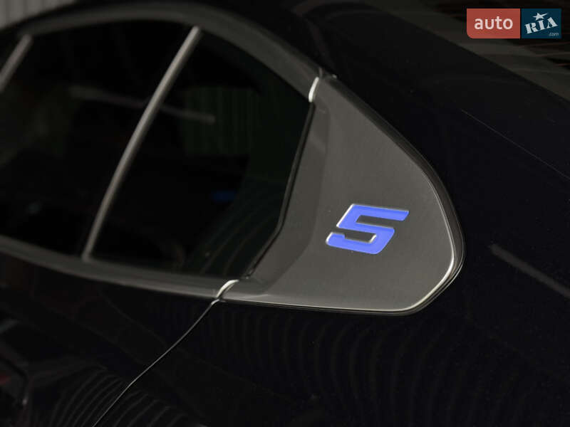 Седан BMW i5 2024 в Мукачево