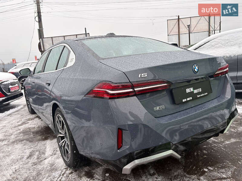 Седан BMW i5 2024 в Киеве