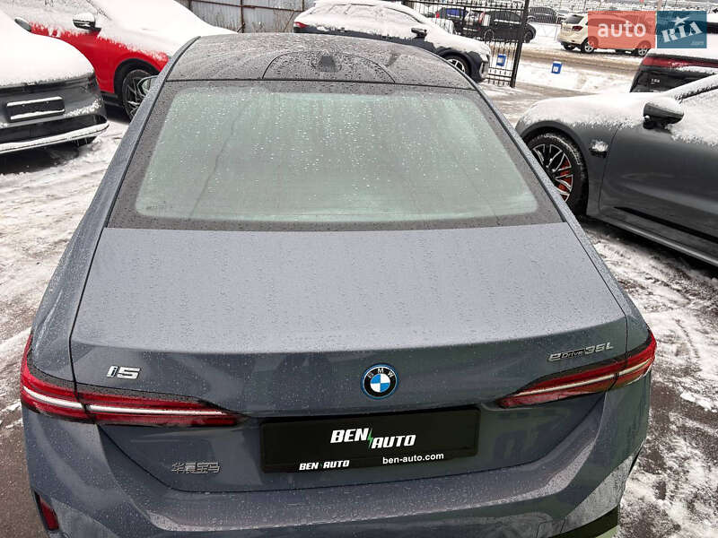 Седан BMW i5 2024 в Киеве