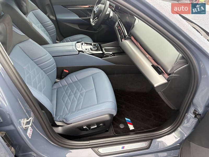 Седан BMW i5 2024 в Киеве