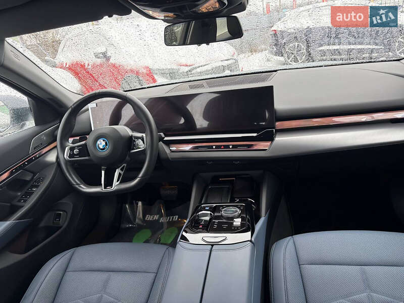Седан BMW i5 2024 в Киеве