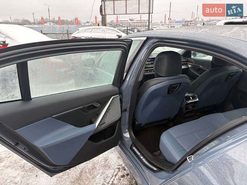 Седан BMW i5 2024 в Киеве