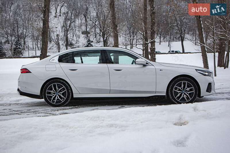 Седан BMW i5 2024 в Киеве