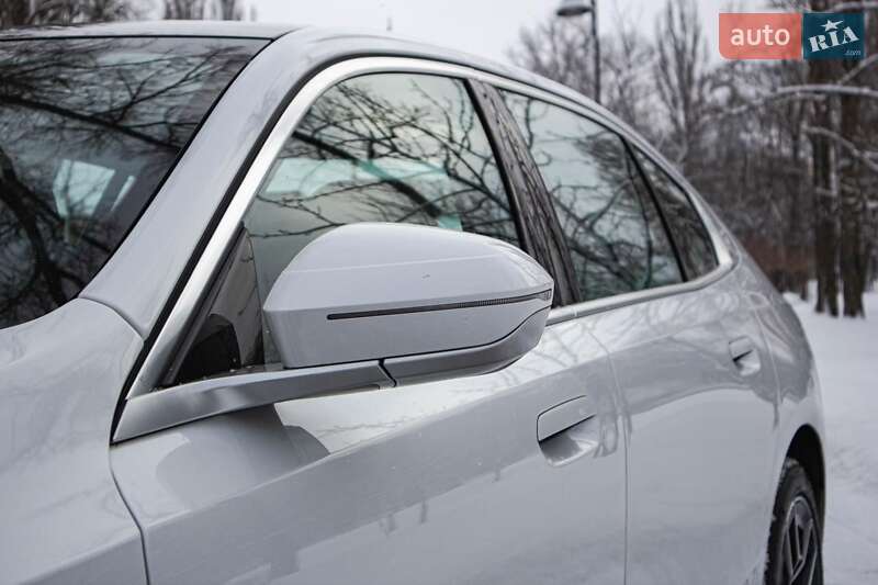 Седан BMW i5 2024 в Киеве