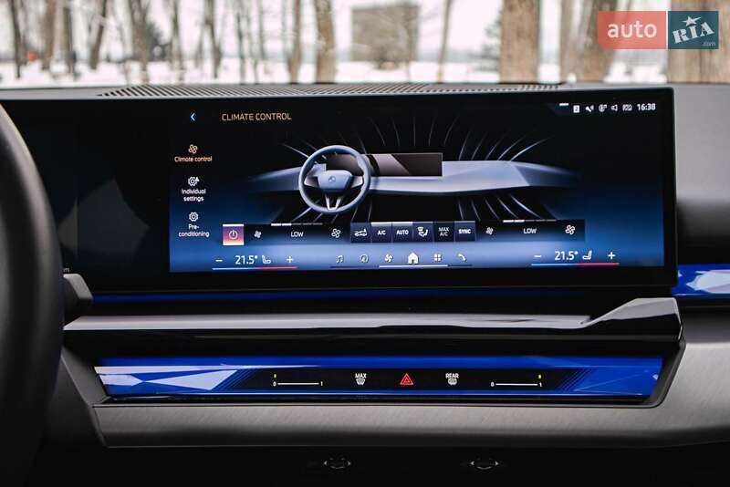 Седан BMW i5 2024 в Киеве