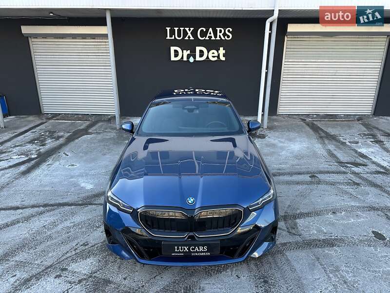 Седан BMW i5 2024 в Києві